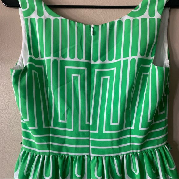 Unique Trina Turk Green and White Striped Dress Size 2 - Picture 4 of 10